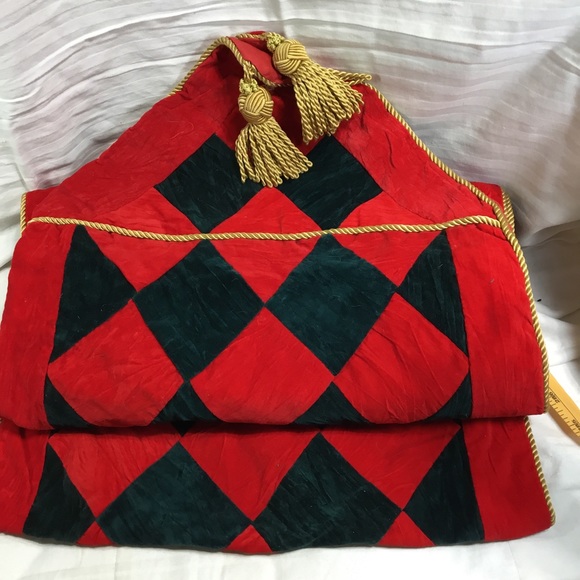 Quilted checkerboard motif table runner, gold cord & tassel embellishment, - Picture 1 of 2